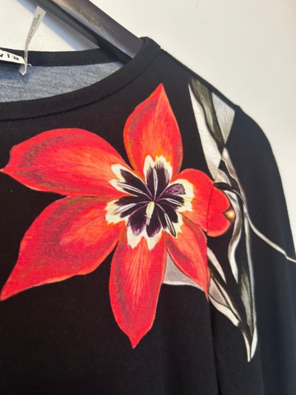 Alice + Olivia Delaina Long Sleeve Top In Essential Floral size M - Picture 13 of 14